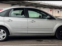 Gebraucht Ford Focus 100 PS (73 kW) 2007 Silber Limousine