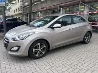 Gebraucht Hyundai i30 Trend 110 PS (80 kW) 2015 White sand / met Limousine