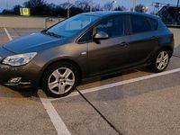 Gebraucht Opel Astra 110 PS (80 kW) 2011 Andere farben Kleinwagen