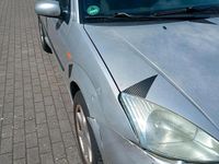 Używany Ford Focus 100 KM (73 kW) 2001 Srebrny Hatchback