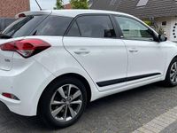 Gebraucht Hyundai i20 Passion Plus 84 PS (61 kW) 2018 Weiß Limousine