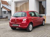 Gebraucht Renault Clio III Dynamique 75 PS (55 kW) 2011 Rot Limousine