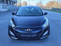 Gebraucht Hyundai i30 Trend 99 PS (72 kW) 2014 Phantom black Kombi