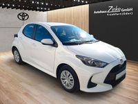 Gebraucht Toyota Yaris Basis 72 PS (52 kW) 2023 Schneeweiß Kleinwagen