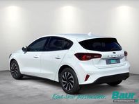 Gebraucht Ford Focus Titanium 125 PS (91 kW) 2025 Frozen white Limousine