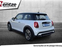 Gebraucht Mini Cooper Classic 136 PS (100 kW) 2023 Nanuq white Kleinwagen
