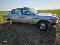 Gebraucht Mercedes E230 136 PS (100 kW) 1984 Blau Limousine