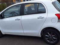 Gebraucht Toyota Yaris Life 69 PS (50 kW) 2010 Weiß Limousine