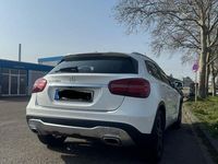 Gebraucht Mercedes GLA200 156 PS (114 kW) 2019 Weiß SUV