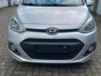 Gebraucht Hyundai i10 67 PS (49 kW) 2014 Silber Kleinwagen