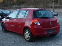 Gebraucht Renault Clio III Dynamique 101 PS (74 kW) 2011 Rot Limousine