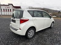 Gebraucht Toyota Verso-S Life 99 PS (72 kW) 2011 Weiß Van / Kleinbus