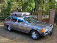 Gebraucht Mercedes 190 125 PS (91 kW) 1984 Grau Limousine