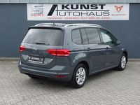 Gebraucht VW Touran Comfortline 150 PS (110 kW) 2024 Grau Van / Kleinbus