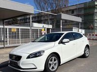 Gebraucht Volvo V40 Kinetic 150 PS (110 kW) 2012 Weiß Kleinwagen