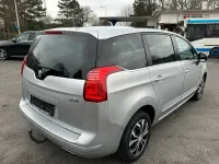 Gebraucht Peugeot 5008 Allure 163 PS (119 kW) 2011 Silber Van / Kleinbus