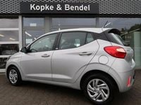 Gebraucht Hyundai i10 Select 67 PS (49 kW) 2021 Sleek silver metallic (metallic) Kleinwagen