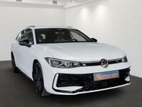 Gebraucht VW Passat R-line 150 PS (110 kW) 2024 (oryxweiß perlmutteffekt) Kombi