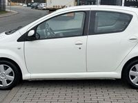Gebraucht Toyota Aygo 68 PS (50 kW) 2011 Weiß Kleinwagen