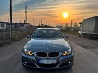 Gebraucht BMW 318 143 PS (105 kW) 2011 Grau Limousine