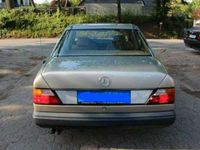 Gebraucht Mercedes E260 160 PS (117 kW) 1988 Beige Limousine