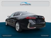 Neu BMW 520 Sport Line 197 PS (144 kW) 2025 Grau Limousine