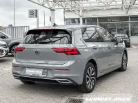 Gebraucht VW Golf VIII Active 150 PS (110 kW) 2022 Mondsteingrau (grau) Limousine