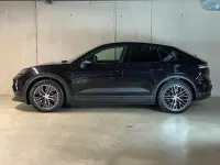 Neu Porsche Macan 300 kW (408 PS) 2026 Tiefschwarzmetallic SUV