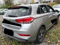 Gebraucht Hyundai i30 Edition 30 120 PS (88 kW) 2022 Shimmering silver / met Limousine