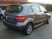 Gebraucht Mercedes B180 116 PS (85 kW) 2011 Grau Van / Kleinbus