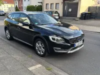 Gebraucht Volvo V60 CC Momentum 190 PS (139 kW) 2015 Schwarz Kombi