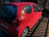 Gebraucht Toyota Aygo 68 PS (50 kW) 2008 Rot Kleinwagen
