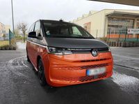 Second-hand VW Multivan 150 CP (110 kW) 2023 Portocaliu Monovolum