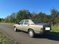 Second-hand Mercedes 190 72 CP (52 kW) 1987 Andere farben Berlinǎ