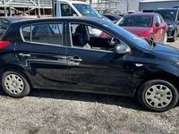 Gebraucht Hyundai i20 Edition 86 PS (63 kW) 2013 Schwarz Limousine