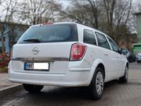 Gebraucht Opel Astra Selection 116 PS (85 kW) 2011 Weiß Limousine