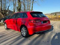 Gebraucht Audi A3 Ambiente 190 PS (139 kW) 2018 Rot Limousine