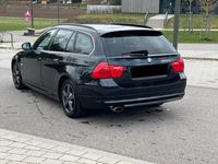 Gebraucht BMW 320 184 PS (135 kW) 2012 Schwarz Kombi