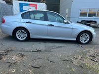 Gebraucht BMW 318 129 PS (94 kW) 2006 Silber Limousine