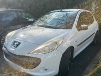 Gebraucht Peugeot 206+ 73 PS (53 kW) 2011 Weiß Kleinwagen
