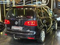 Gebraucht VW Touran Cup 105 PS (77 kW) 2015 Schwarz Van / Kleinbus