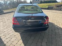 Usata Mercedes E220 150 CV (110 kW) 2004 Viola Berlina