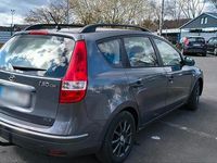 Gebraucht Hyundai i30 105 PS (77 kW) 2010 Grau Kombi