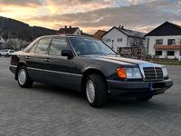 Gebraucht Mercedes E260 160 PS (117 kW) 1989 Blau Limousine