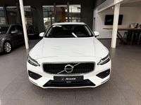 Gebraucht Volvo V60 Momentum 197 PS (144 kW) 2020 Ice white, solid / solid Kombi