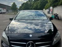 Gebraucht Mercedes A180 122 PS (89 kW) 2014 Schwarz Kleinwagen