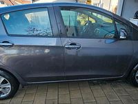Gebraucht Toyota Yaris 69 PS (50 kW) 2014 Grau Kleinwagen