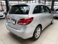 Gebraucht Mercedes B180 122 PS (89 kW) 2016 Silber Van / Kleinbus