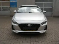 Używany Hyundai i30 Select 101 KM (74 kW) 2017 Srebrny Sedan/Limuzyna