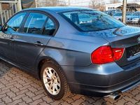 Gebraucht BMW 318 143 PS (105 kW) 2008 Grau Limousine